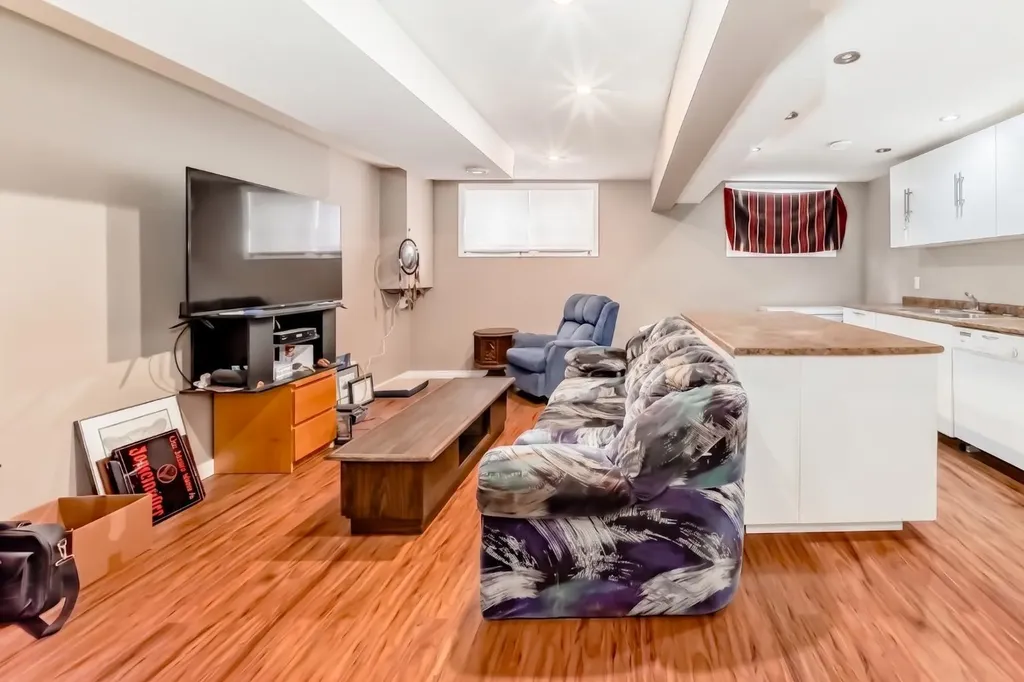 36 Castleglen Way NE Calgary AB T3J 1T3
