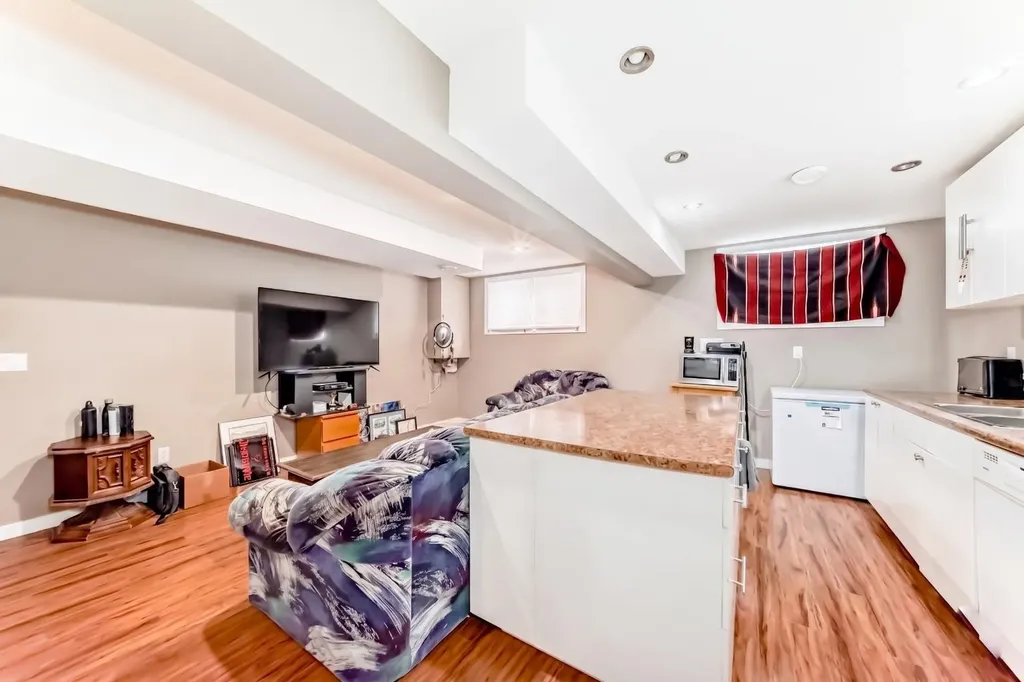 36 Castleglen Way NE Calgary AB T3J 1T3