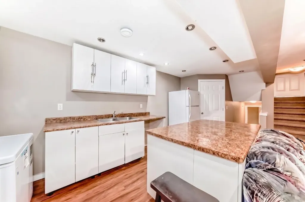 36 Castleglen Way NE Calgary AB T3J 1T3