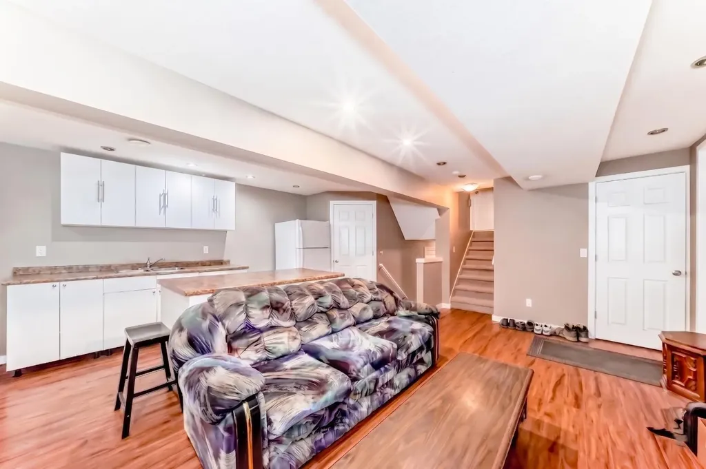 36 Castleglen Way NE Calgary AB T3J 1T3