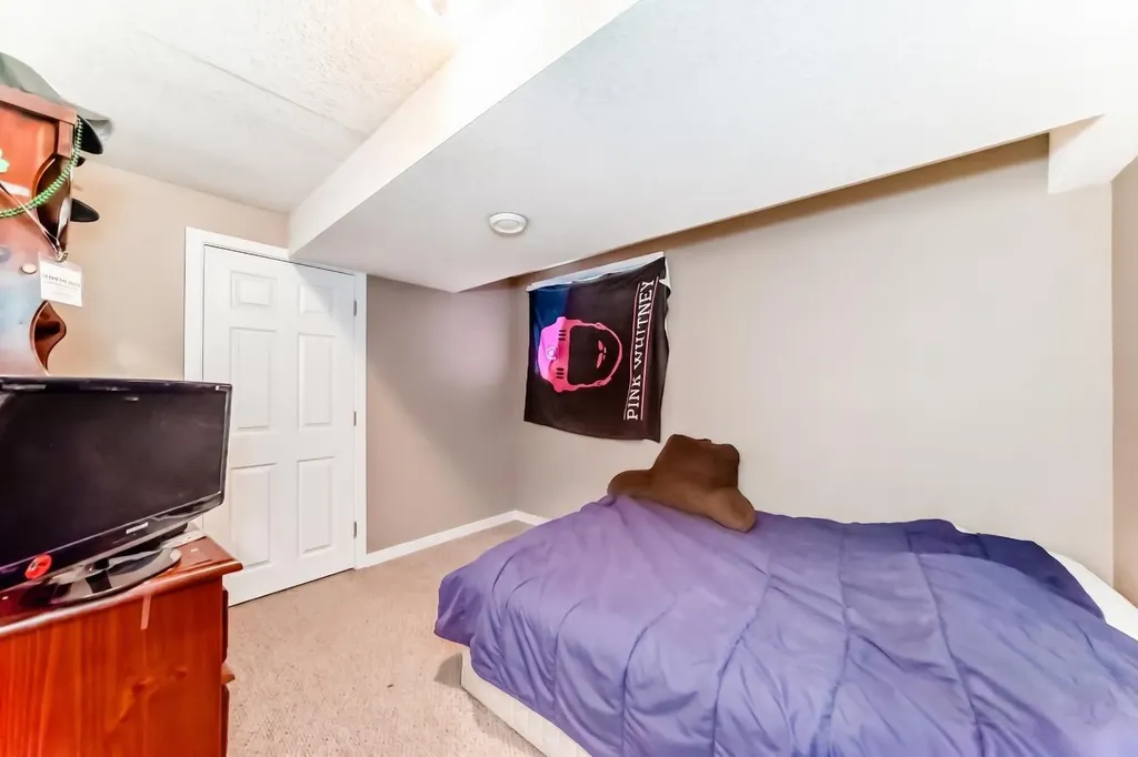 36 Castleglen Way NE Calgary AB T3J 1T3