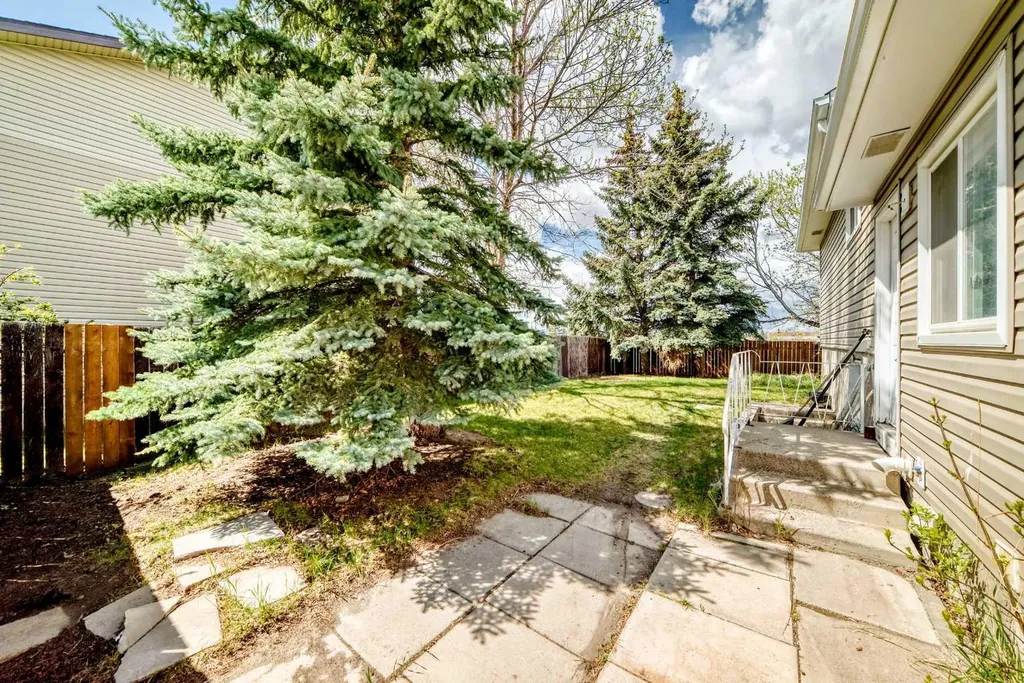 36 Castleglen Way NE Calgary AB T3J 1T3