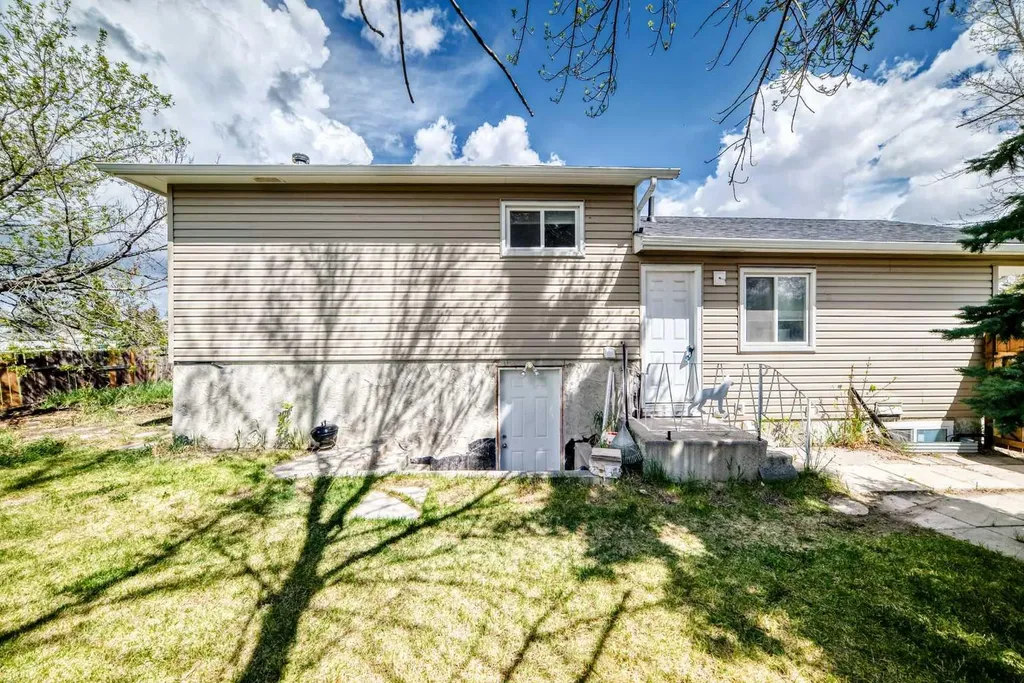 36 Castleglen Way NE Calgary AB T3J 1T3