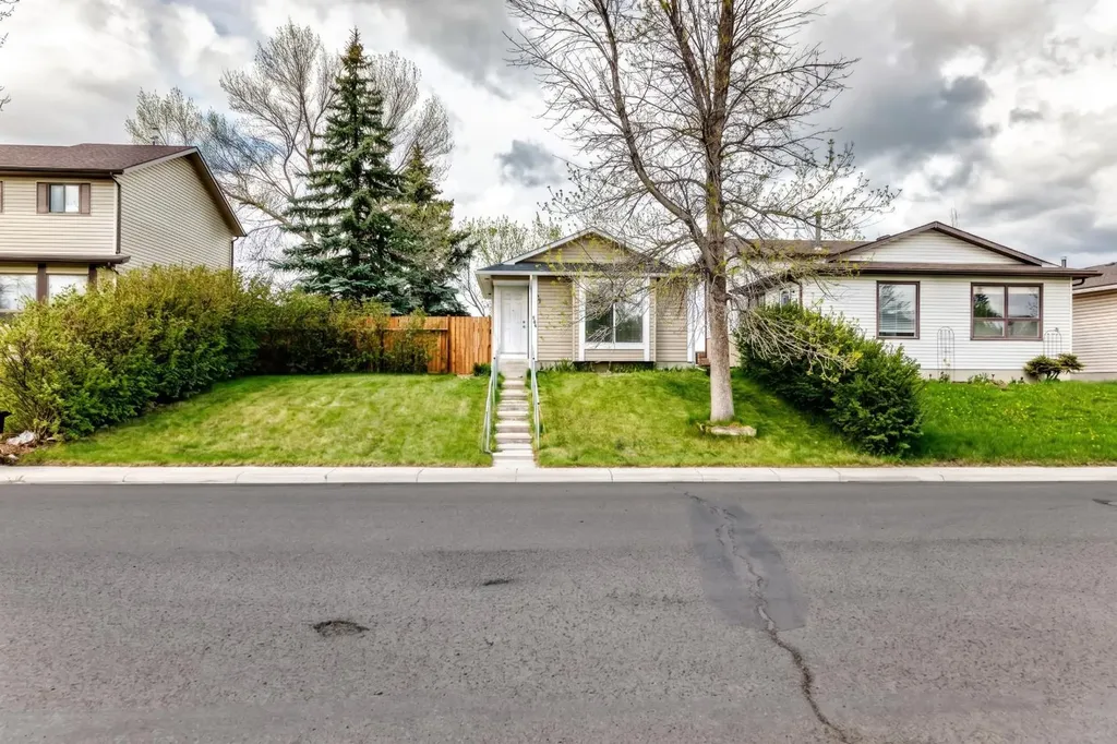 36 Castleglen Way NE Calgary AB T3J 1T3