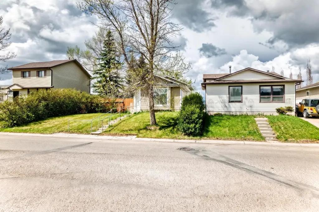 36 Castleglen Way NE Calgary AB T3J 1T3