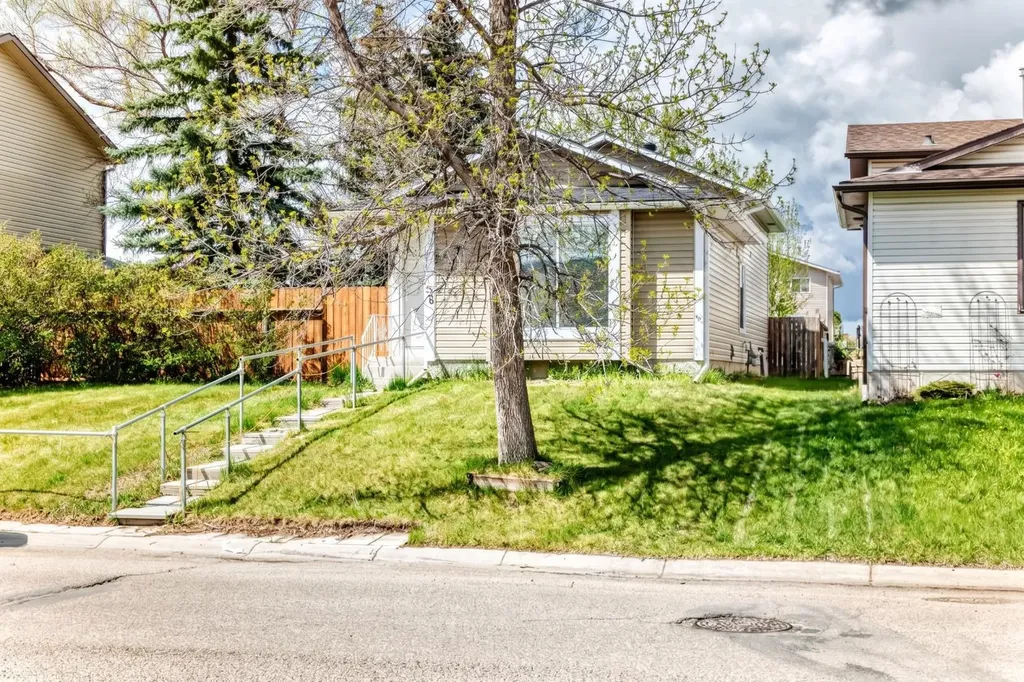 36 Castleglen Way NE Calgary AB T3J 1T3