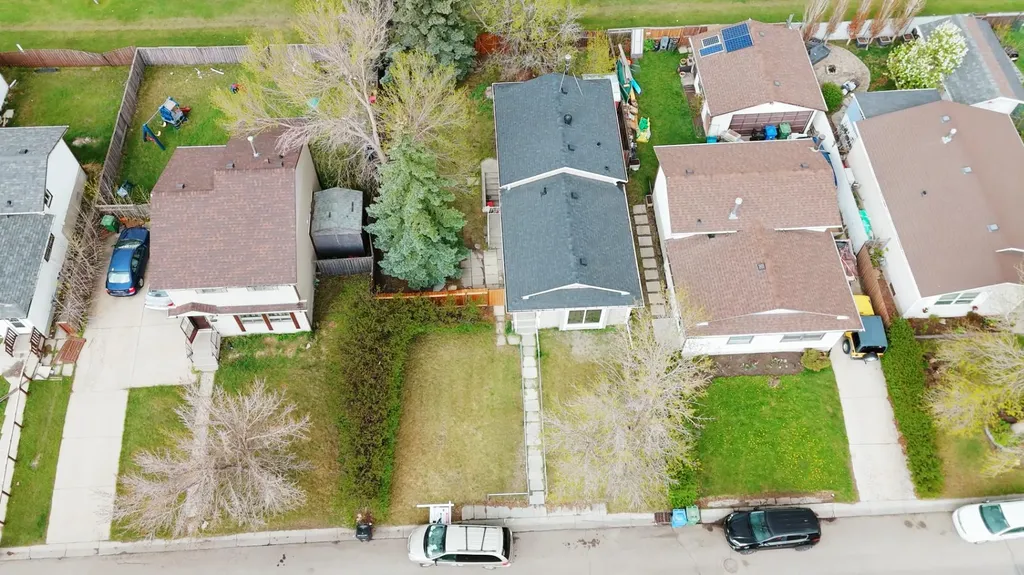 36 Castleglen Way NE Calgary AB T3J 1T3