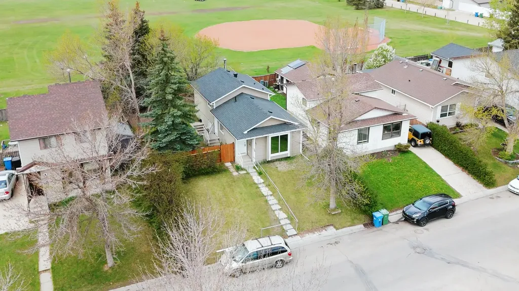 36 Castleglen Way NE Calgary AB T3J 1T3