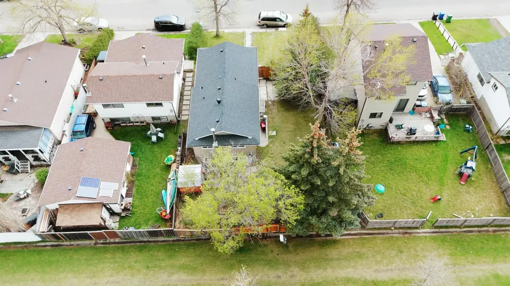 36 Castleglen Way NE Calgary AB T3J 1T3