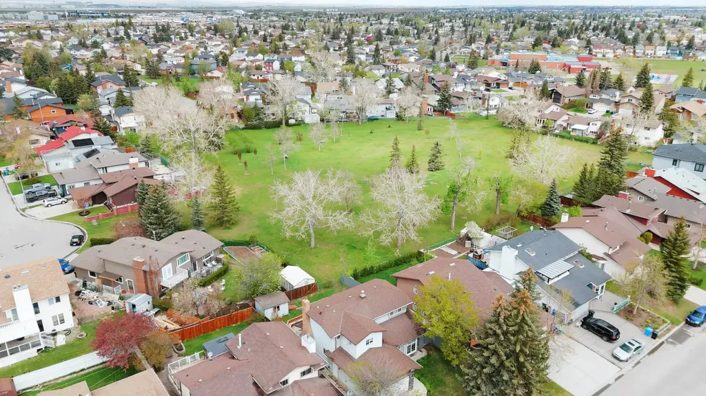36 Castleglen Way NE Calgary AB T3J 1T3