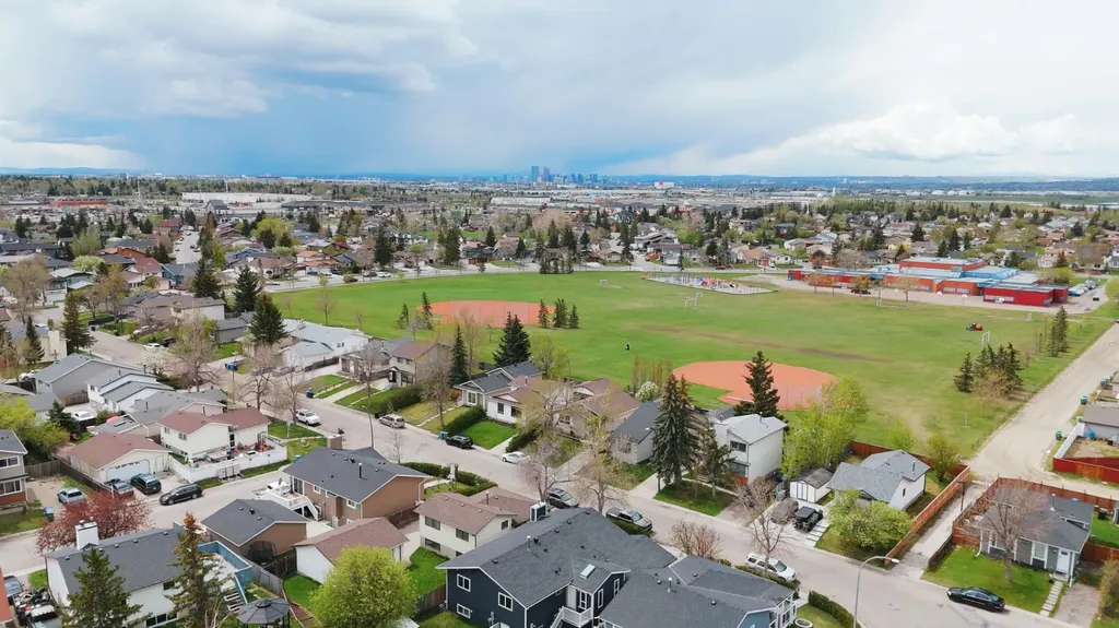 36 Castleglen Way NE Calgary AB T3J 1T3