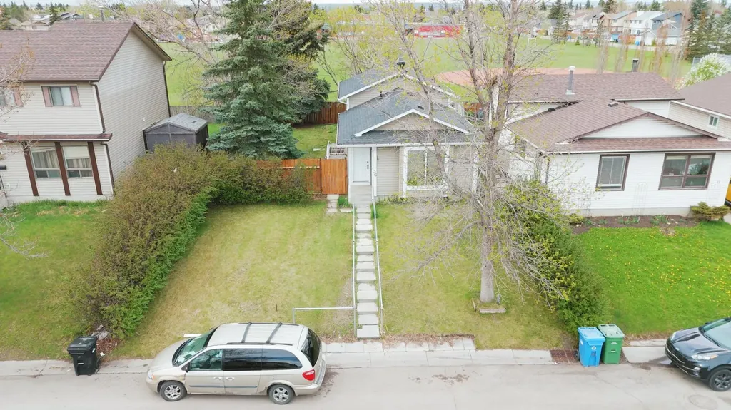36 Castleglen Way NE Calgary AB T3J 1T3