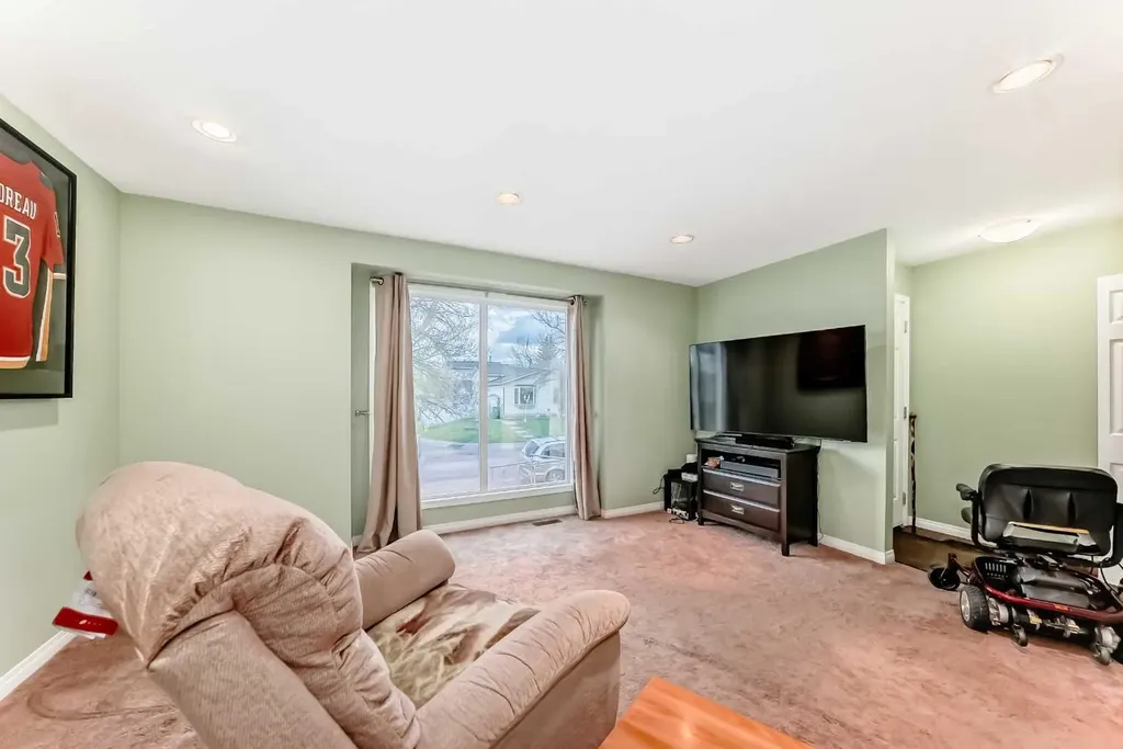 36 Castleglen Way NE Calgary AB T3J 1T3