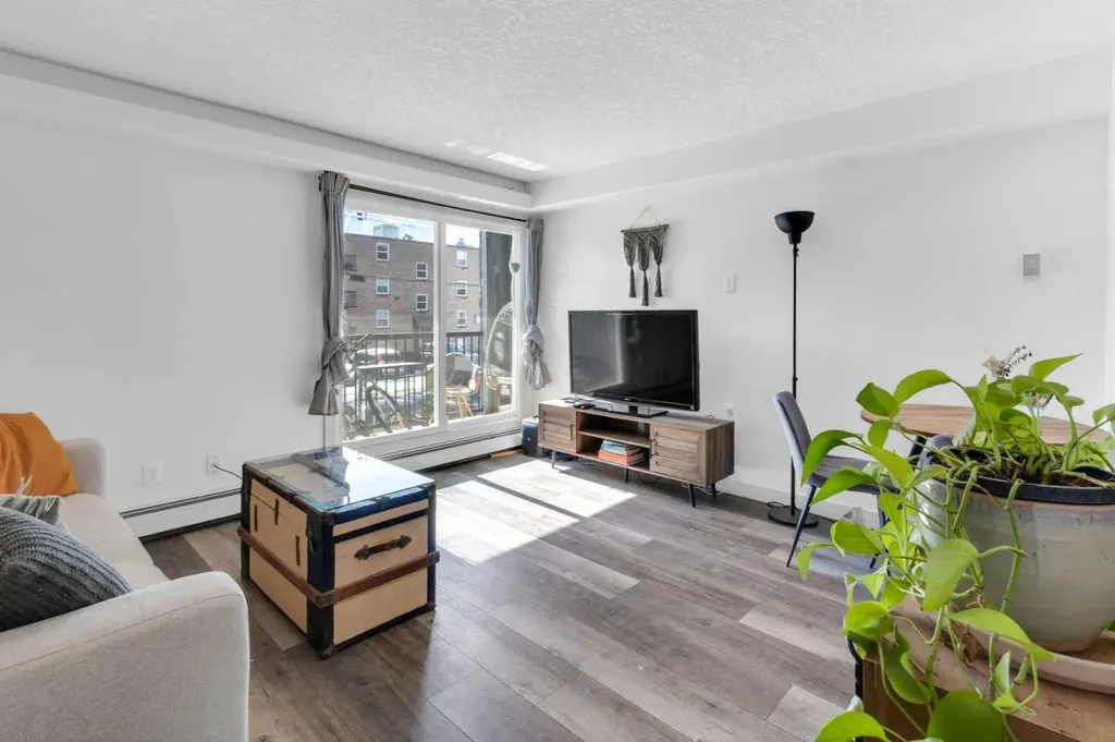 931 2 Avenue NW Calgary AB T2N 0E6