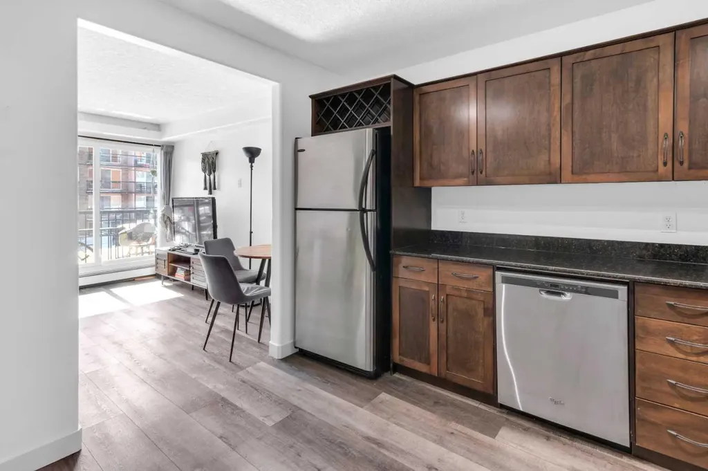 931 2 Avenue NW Calgary AB T2N 0E6