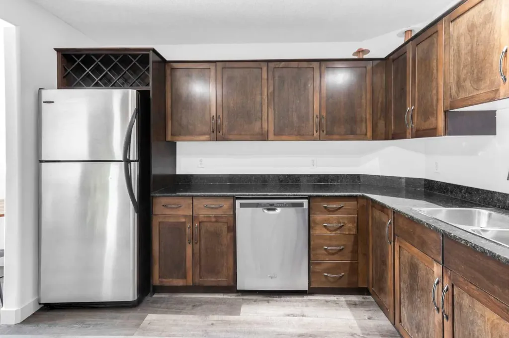931 2 Avenue NW Calgary AB T2N 0E6
