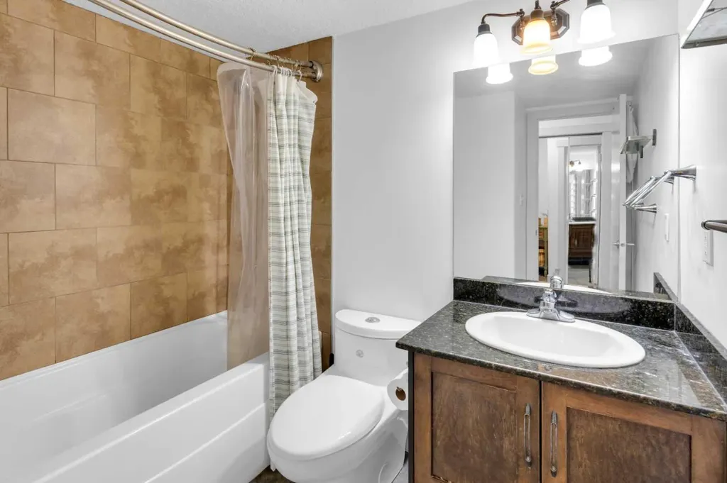 931 2 Avenue NW Calgary AB T2N 0E6