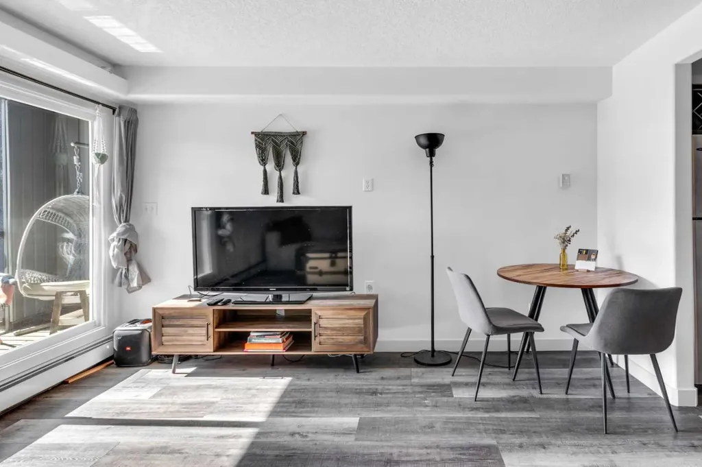 931 2 Avenue NW Calgary AB T2N 0E6