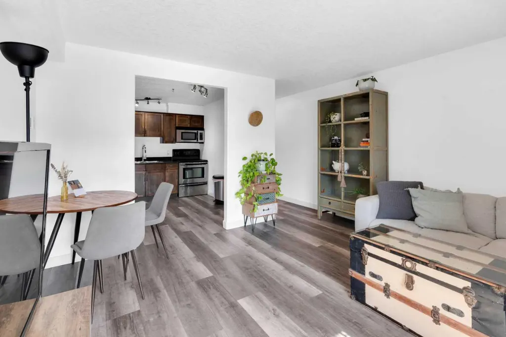 931 2 Avenue NW Calgary AB T2N 0E6
