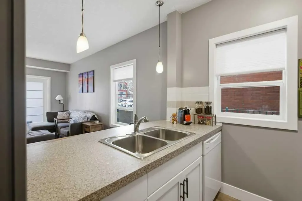 1235 13 Avenue SW Calgary AB T3C 0T2