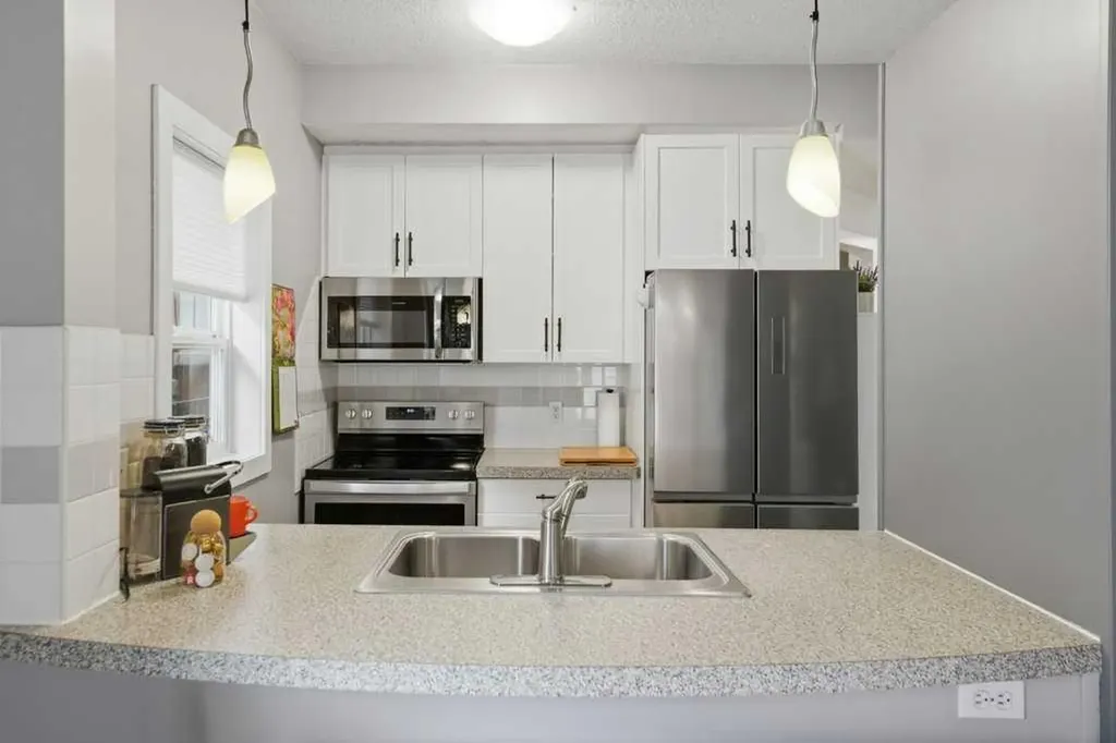 1235 13 Avenue SW Calgary AB T3C 0T2