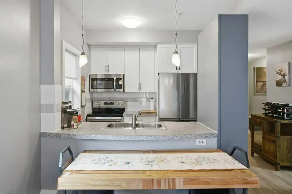 1235 13 Avenue SW Calgary AB T3C 0T2