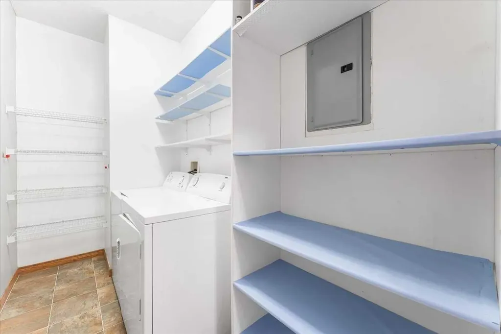 200 Lincoln Way SW Calgary AB T3E 7G7