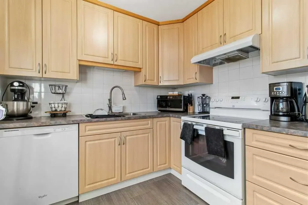 3907 39 Street Red Deer AB T4N 0M6