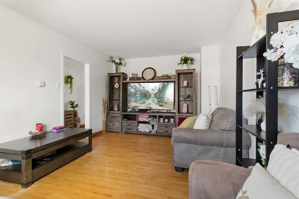3907 39 Street Red Deer AB T4N 0M6