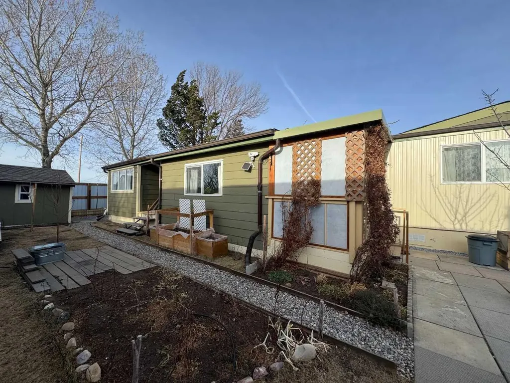 2715 Westside Drive W Lethbridge AB T1J 4M9