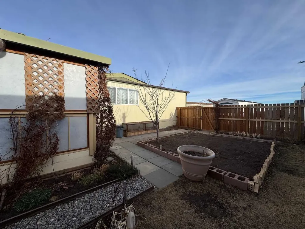 2715 Westside Drive W Lethbridge AB T1J 4M9