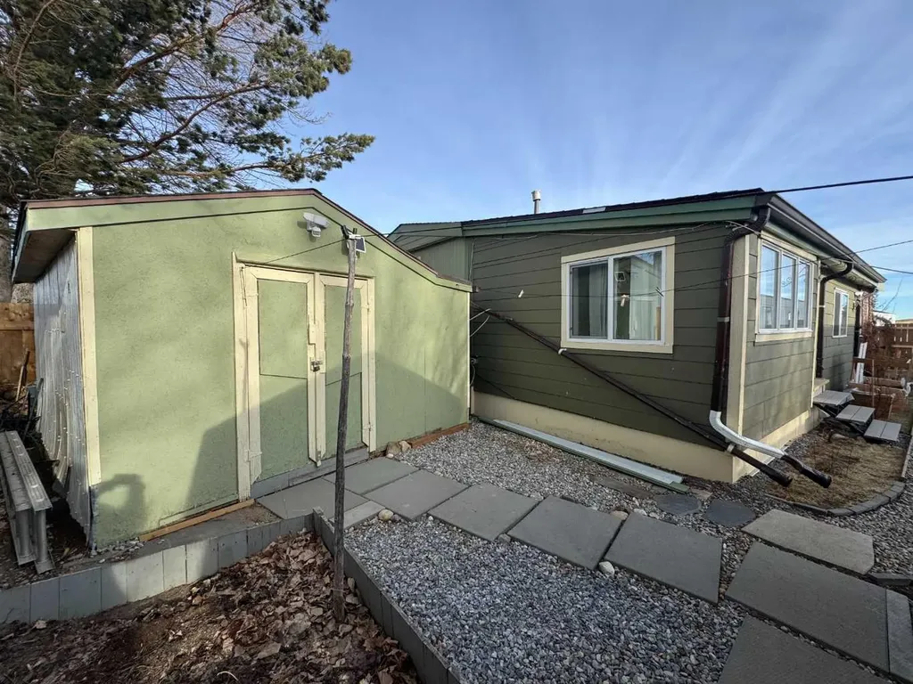 2715 Westside Drive W Lethbridge AB T1J 4M9