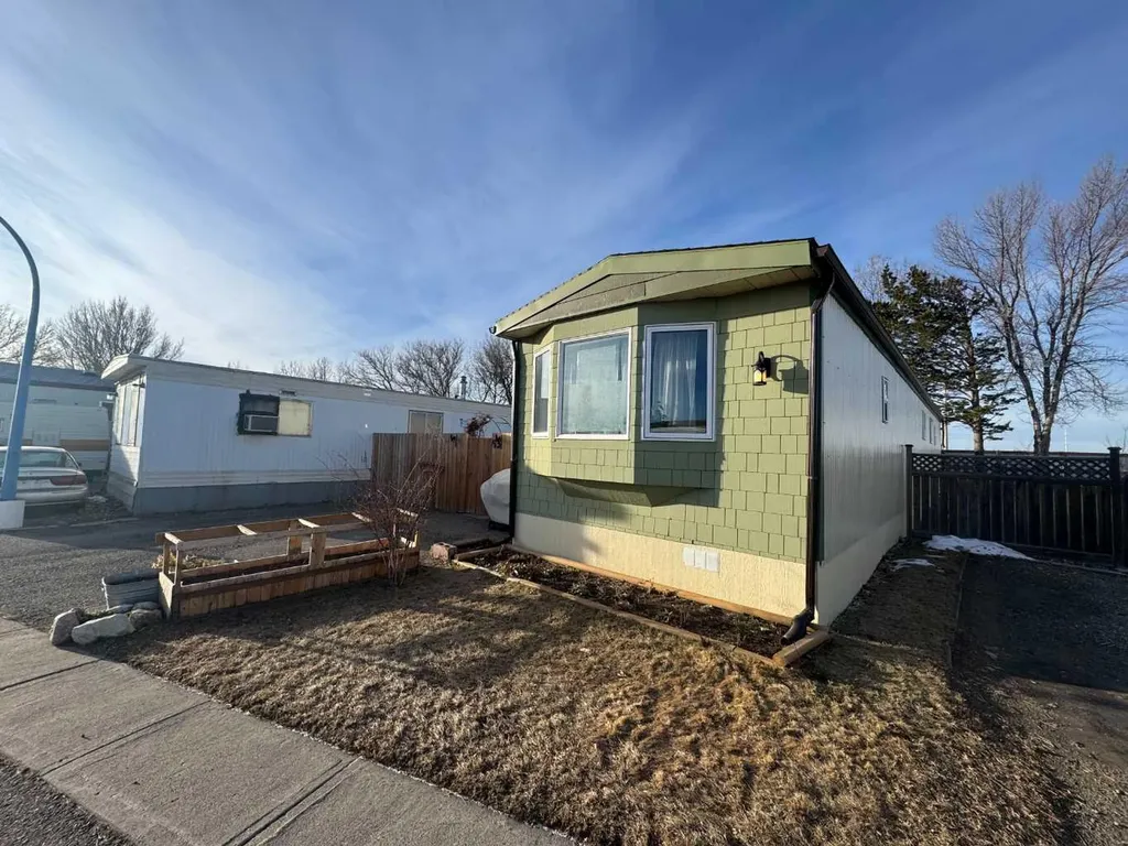 2715 Westside Drive W Lethbridge AB T1J 4M9