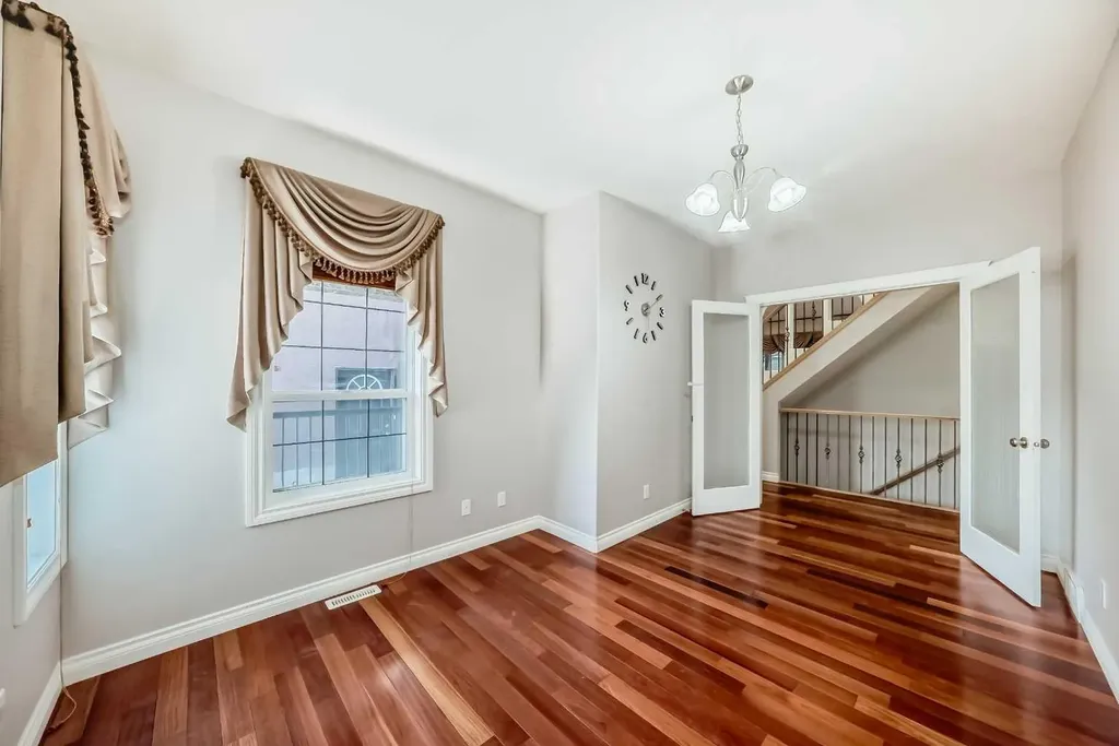 87 Sherwood Circle NW Calgary AB T3R1R3