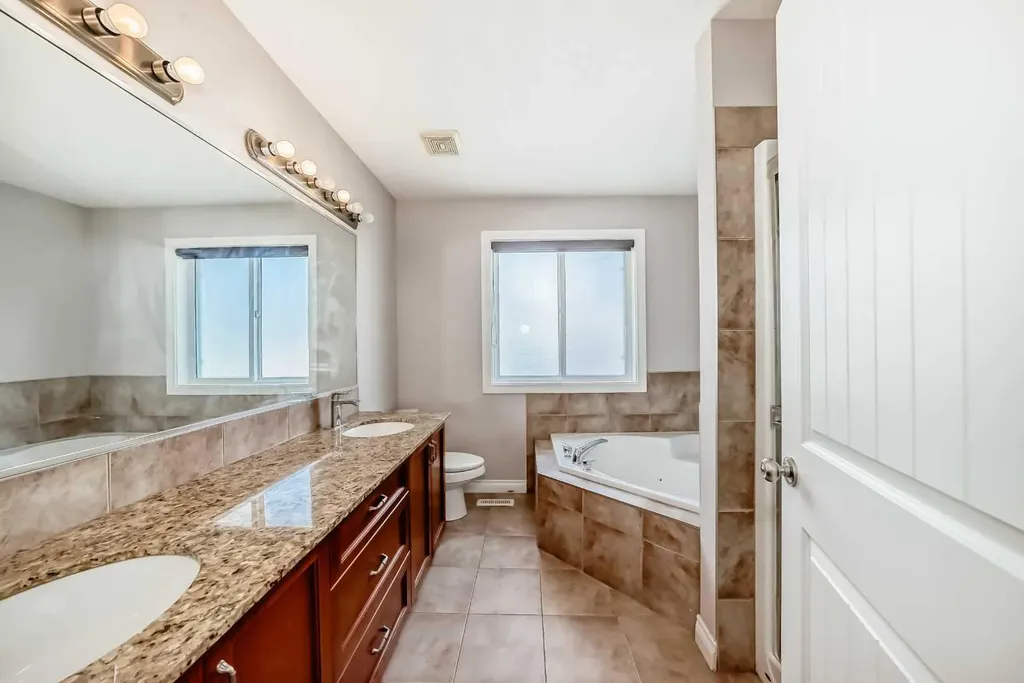 87 Sherwood Circle NW Calgary AB T3R1R3