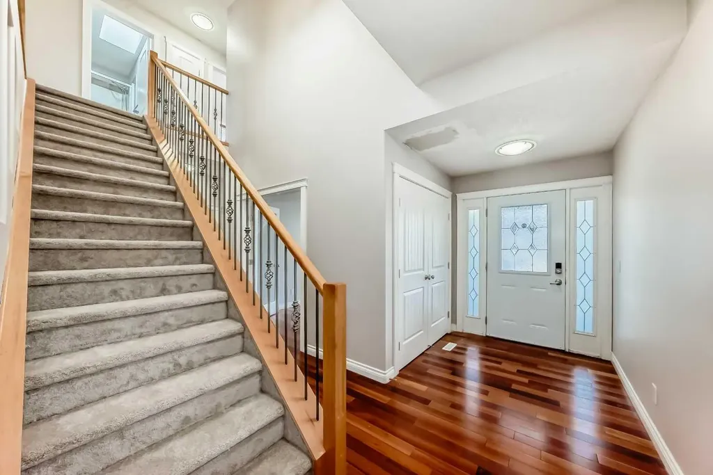 87 Sherwood Circle NW Calgary AB T3R1R3