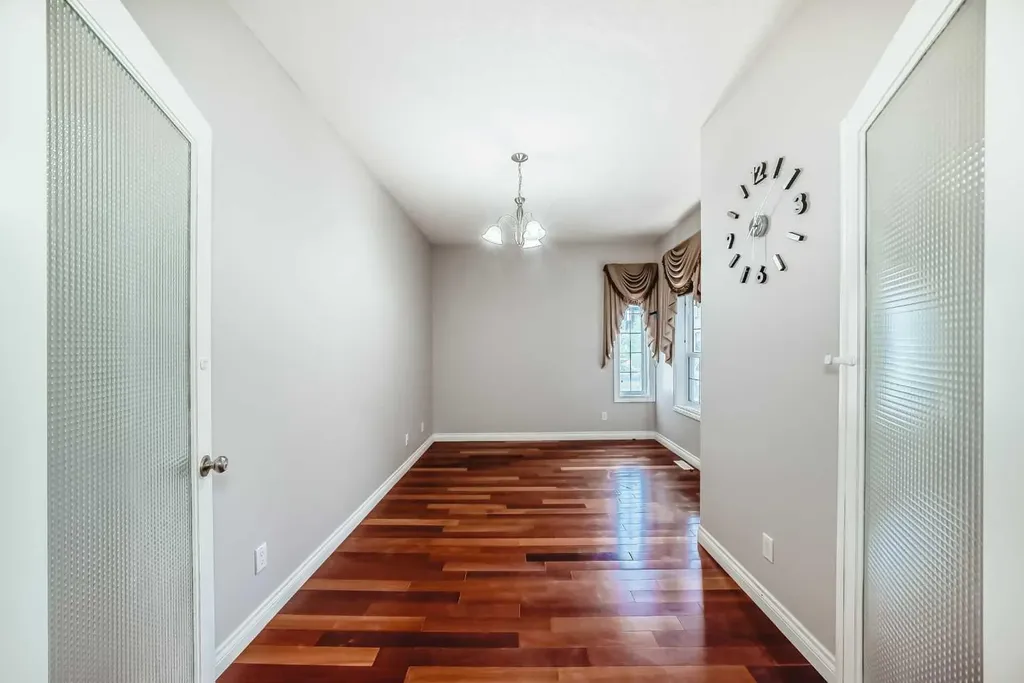 87 Sherwood Circle NW Calgary AB T3R1R3