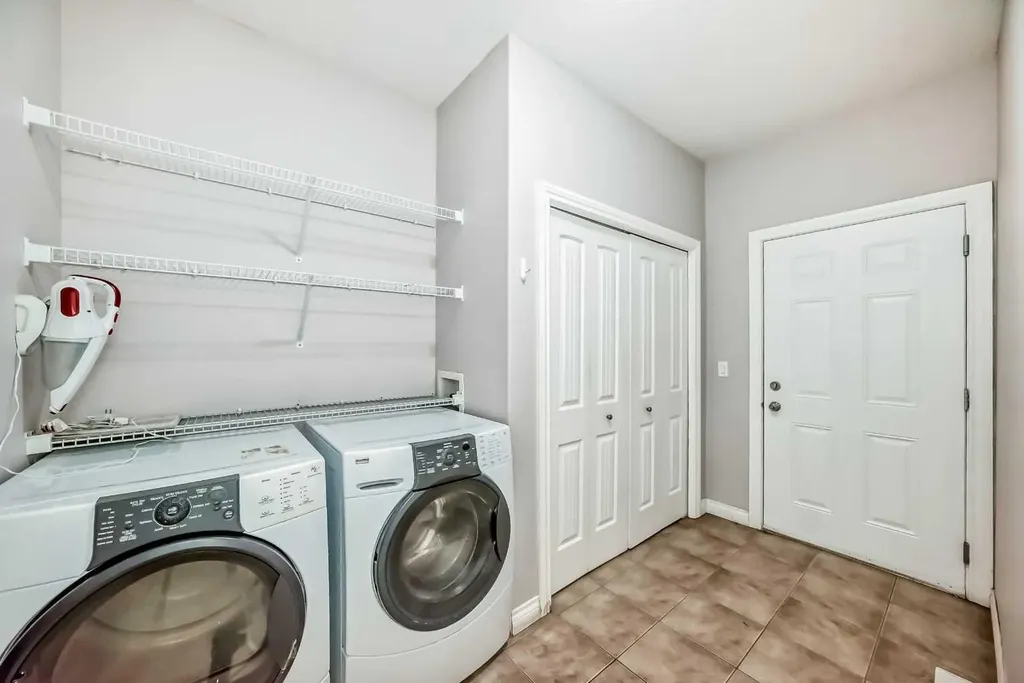 87 Sherwood Circle NW Calgary AB T3R1R3