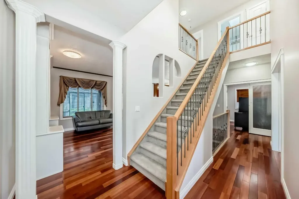 87 Sherwood Circle NW Calgary AB T3R1R3