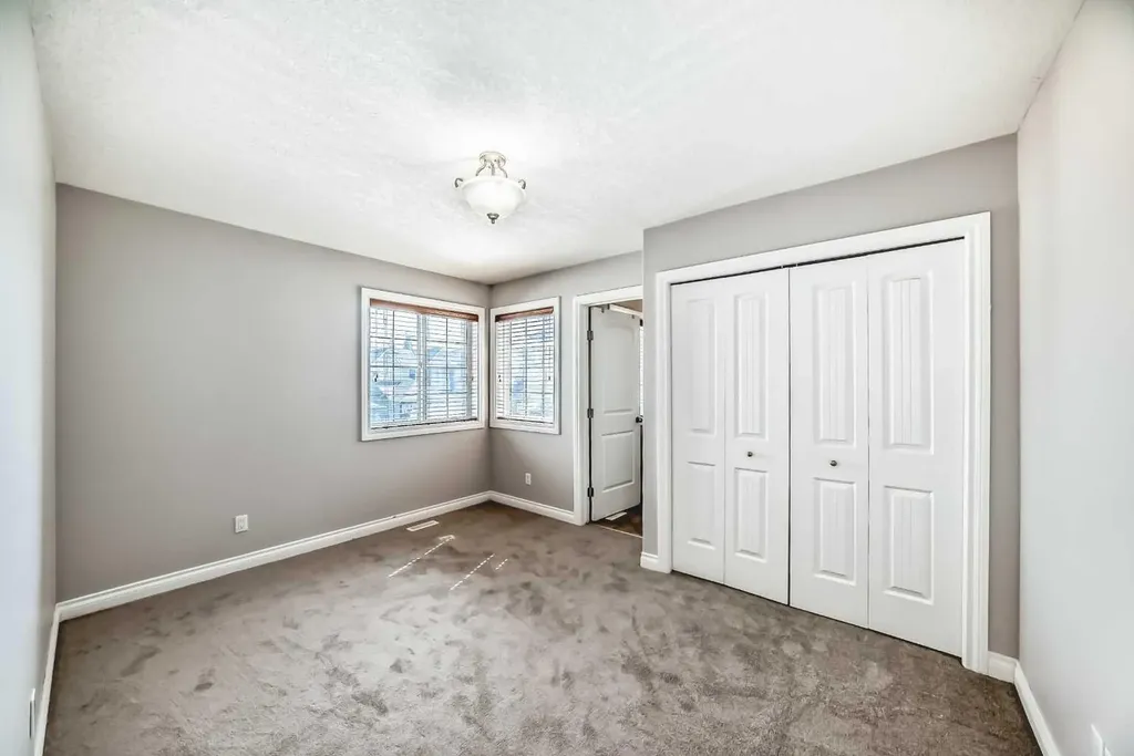 87 Sherwood Circle NW Calgary AB T3R1R3