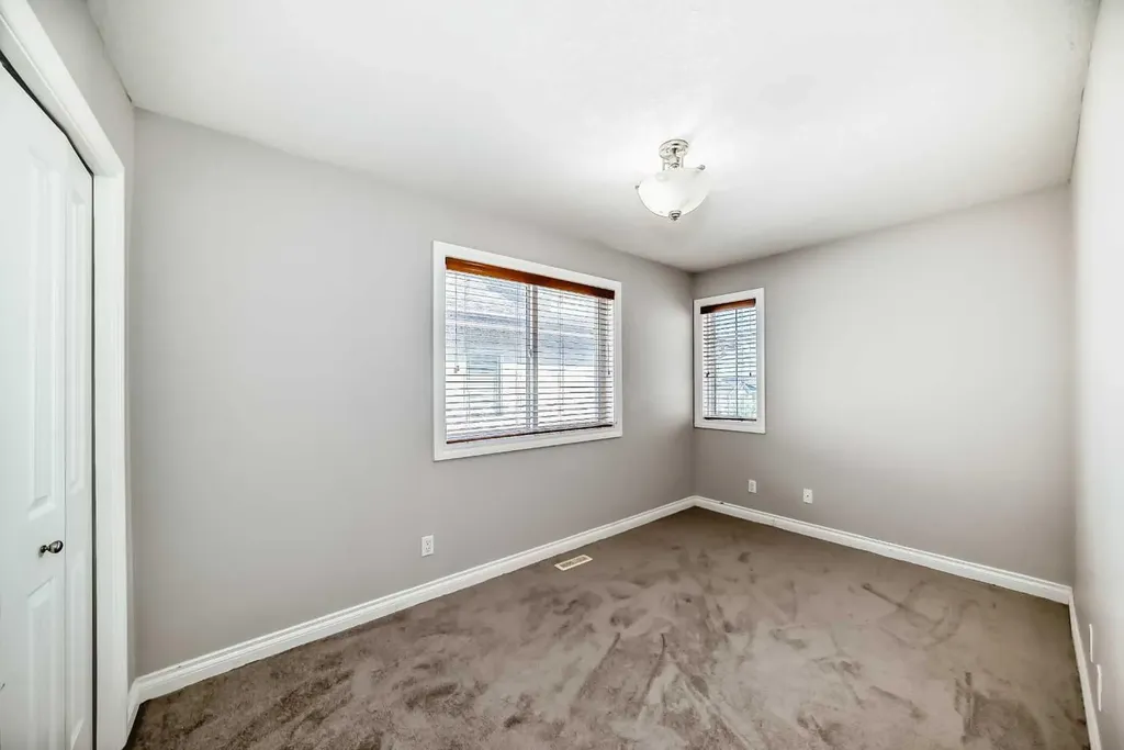 87 Sherwood Circle NW Calgary AB T3R1R3