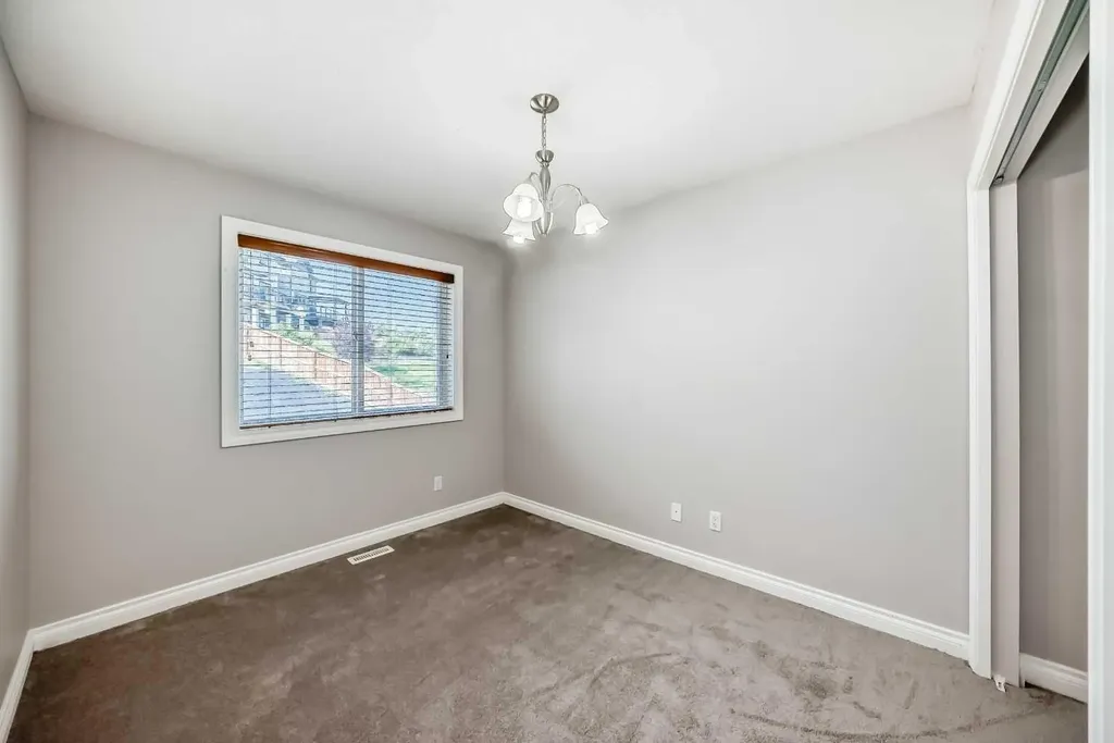 87 Sherwood Circle NW Calgary AB T3R1R3