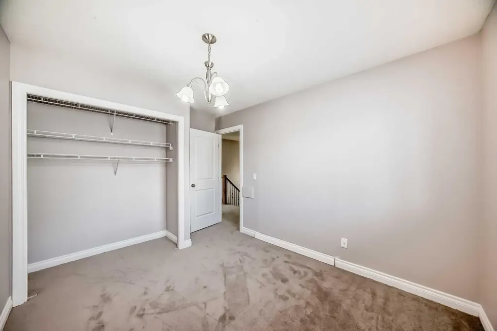 87 Sherwood Circle NW Calgary AB T3R1R3