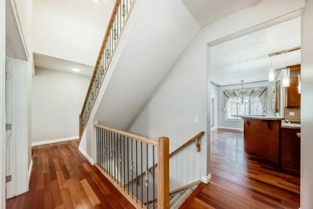 87 Sherwood Circle NW Calgary AB T3R1R3