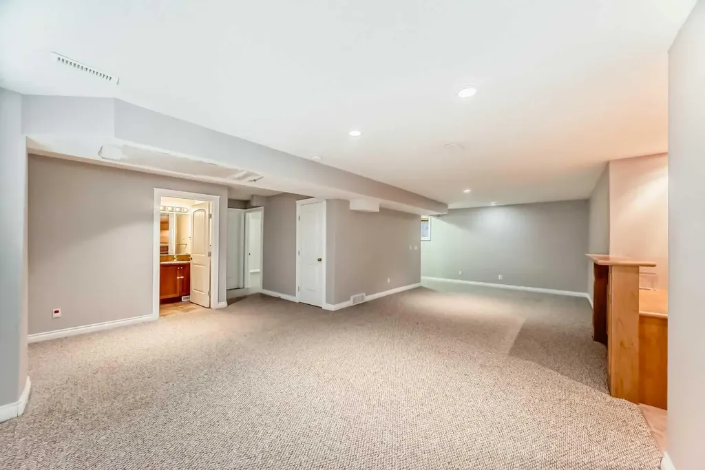 87 Sherwood Circle NW Calgary AB T3R1R3