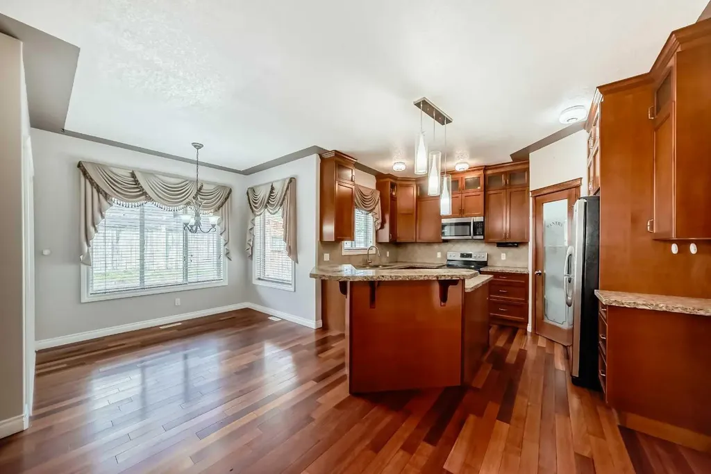 87 Sherwood Circle NW Calgary AB T3R1R3