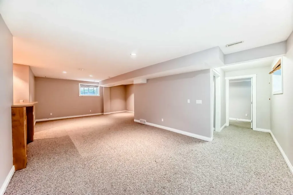 87 Sherwood Circle NW Calgary AB T3R1R3
