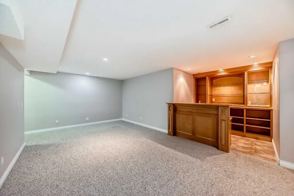 87 Sherwood Circle NW Calgary AB T3R1R3