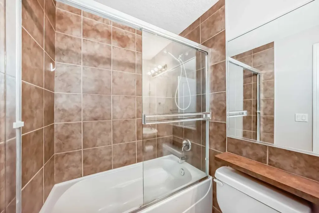 87 Sherwood Circle NW Calgary AB T3R1R3