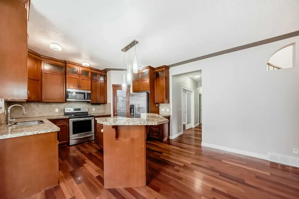 87 Sherwood Circle NW Calgary AB T3R1R3